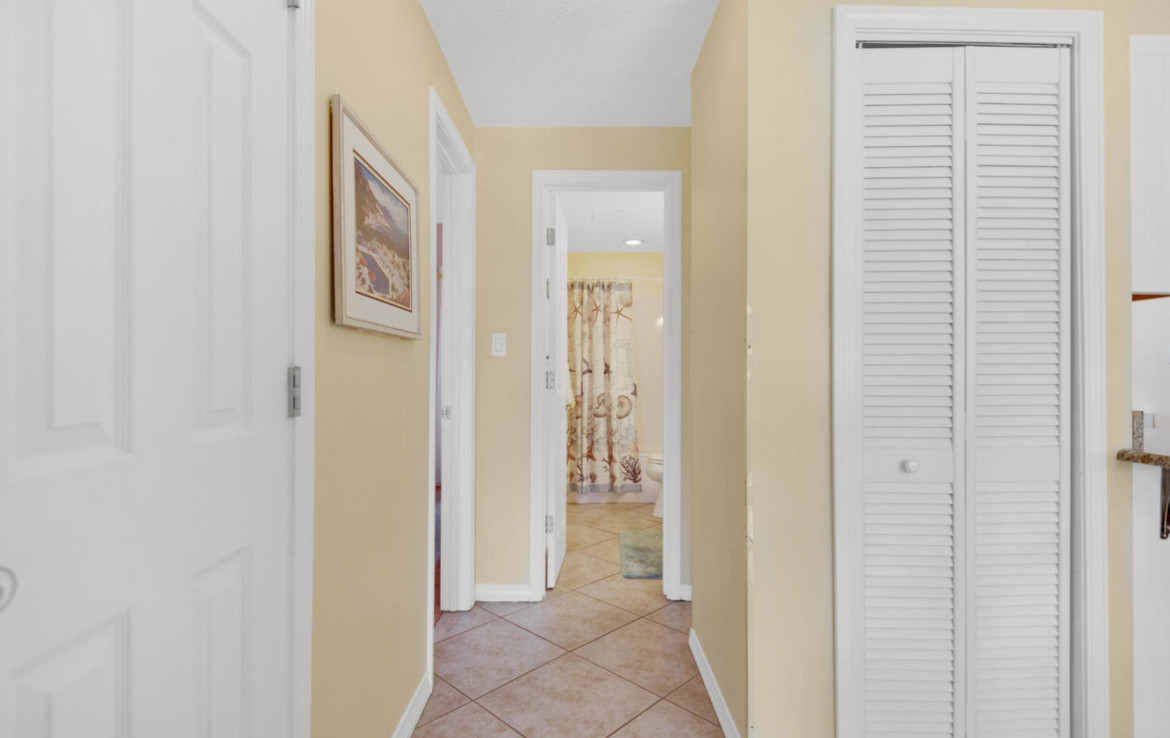 16-Silver-Dunes-Unit-6-Destin-FL-Hallway