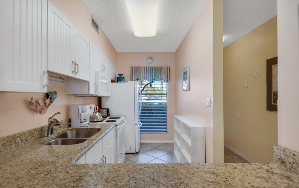 8-Silver-Dunes-Unit-6-Destin-FL-Kitchen