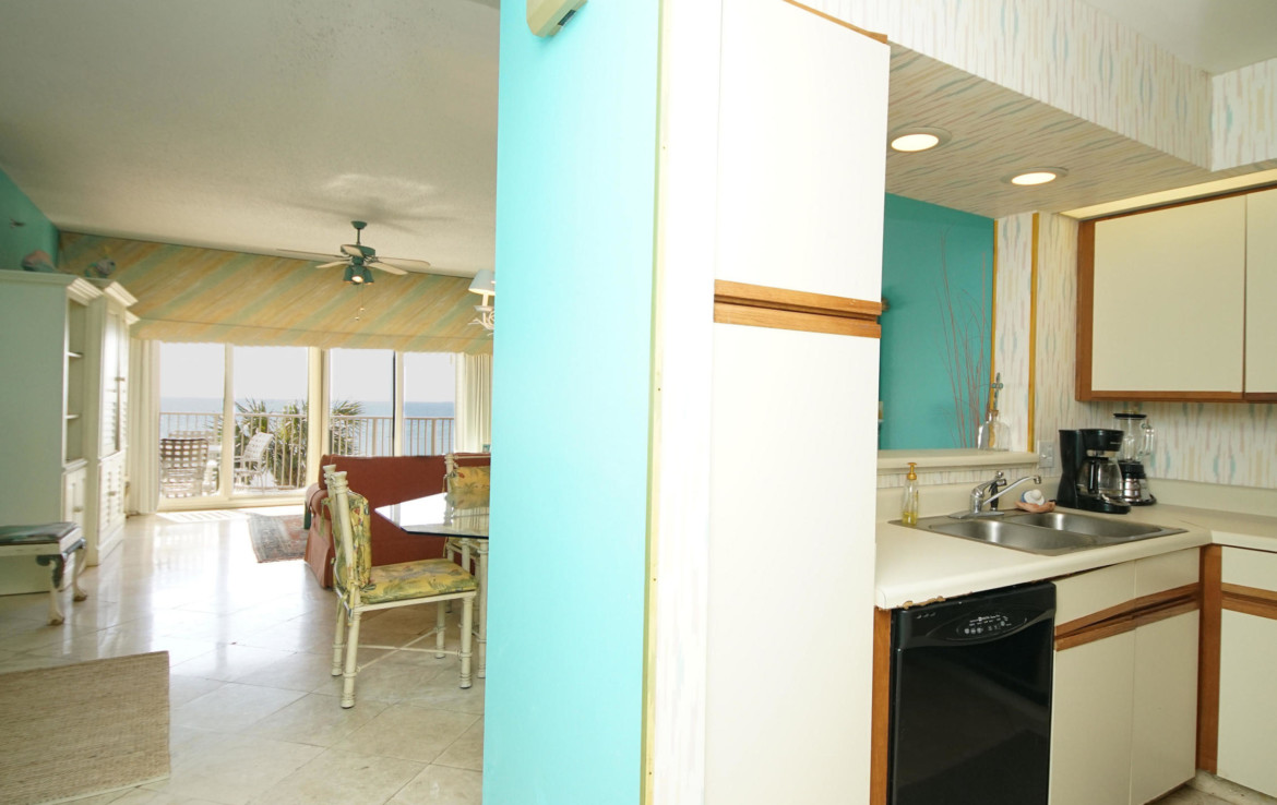 13-TOPS'L-Beach-Manor-Unit-C-308-Kitchen