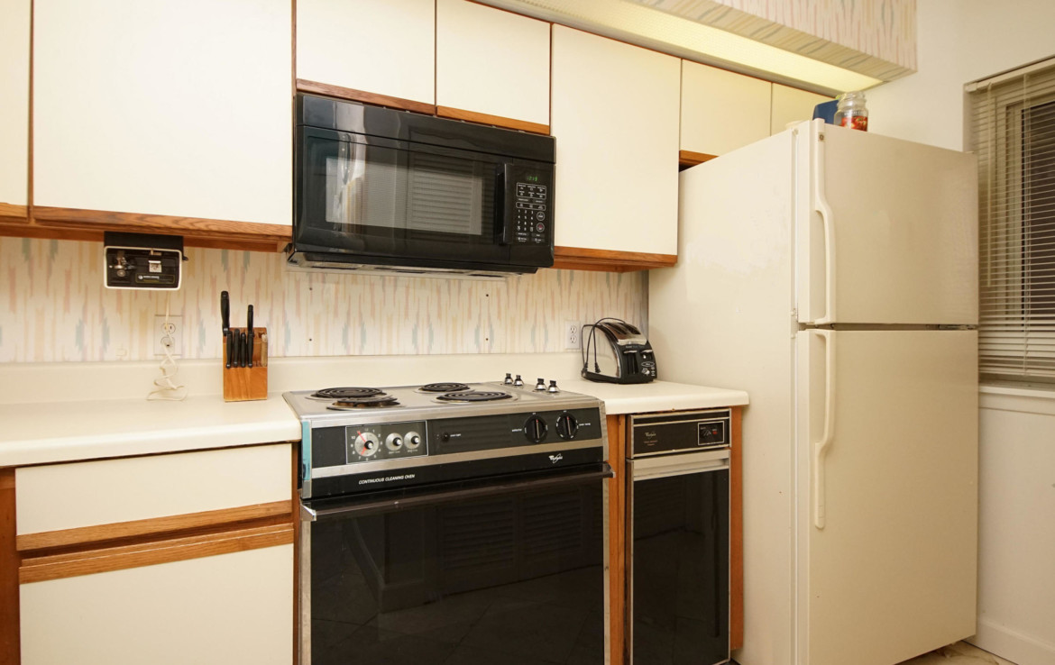 15-TOPS'L-Beach-Manor-Unit-C-308-Kitchen