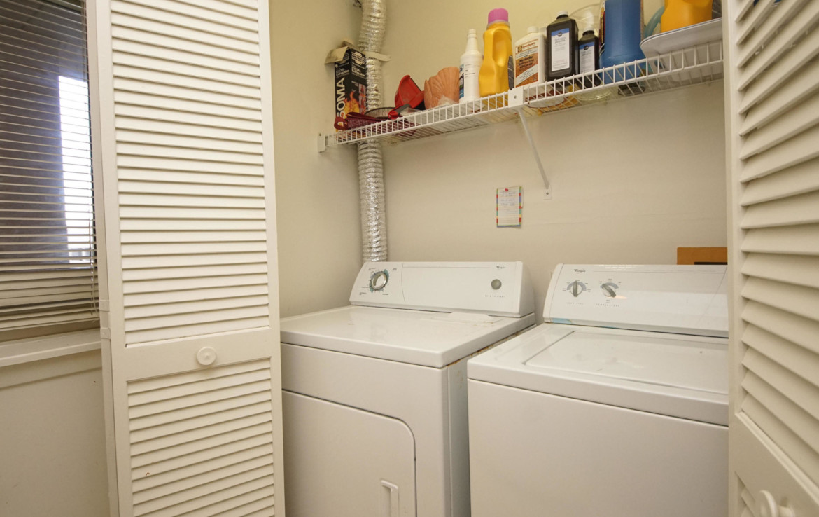 28-TOPS'L-Beach-Manor-Unit-C-308-Laundry