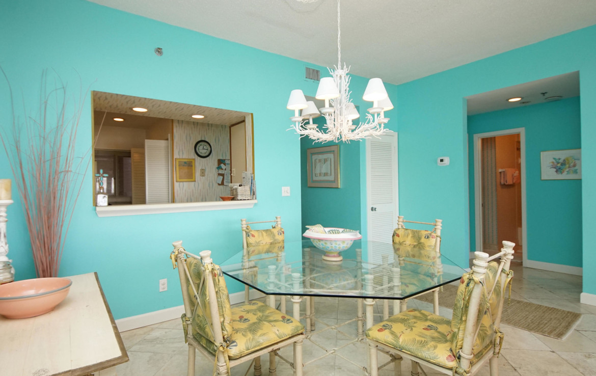 7-TOPS'L-Beach-Manor-Unit-C-308-Dining