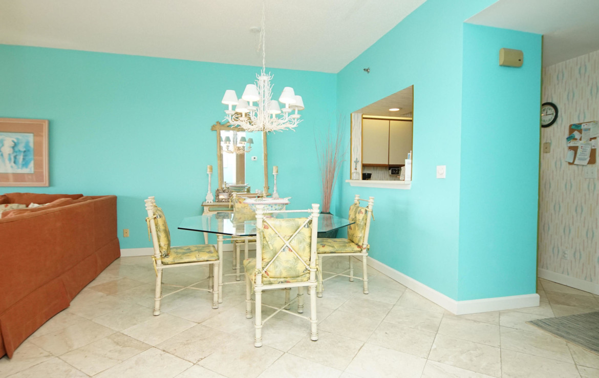 8-TOPS'L-Beach-Manor-Unit-C-308-Dining